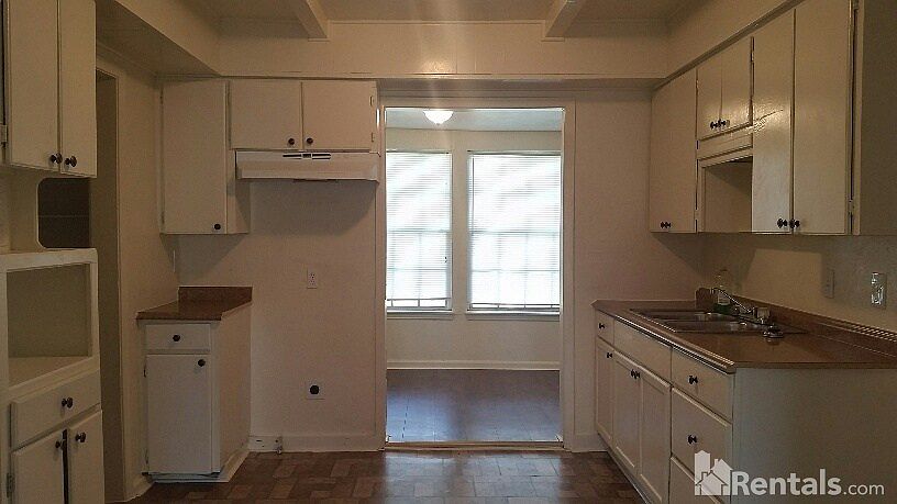 2nd image of 631 Mannington Dr