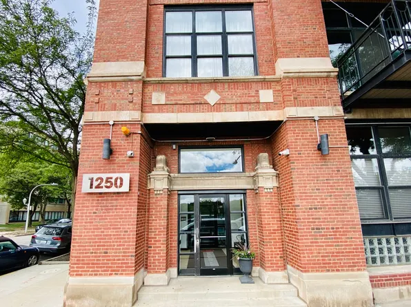 1250 W Van Buren St APT 201, Chicago, IL 60607