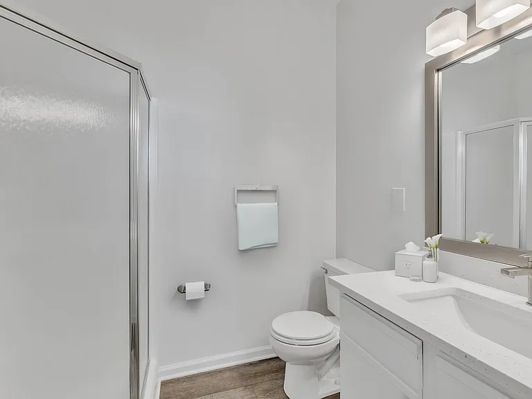 Cambridge Apartments — Photo 12