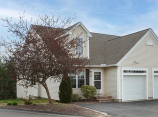 33 Pleasant St, Windham, NH 03087