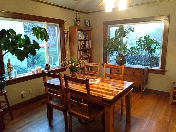 dining room with furnishings