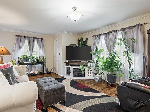 5th image of 401 Esplanade Dr
