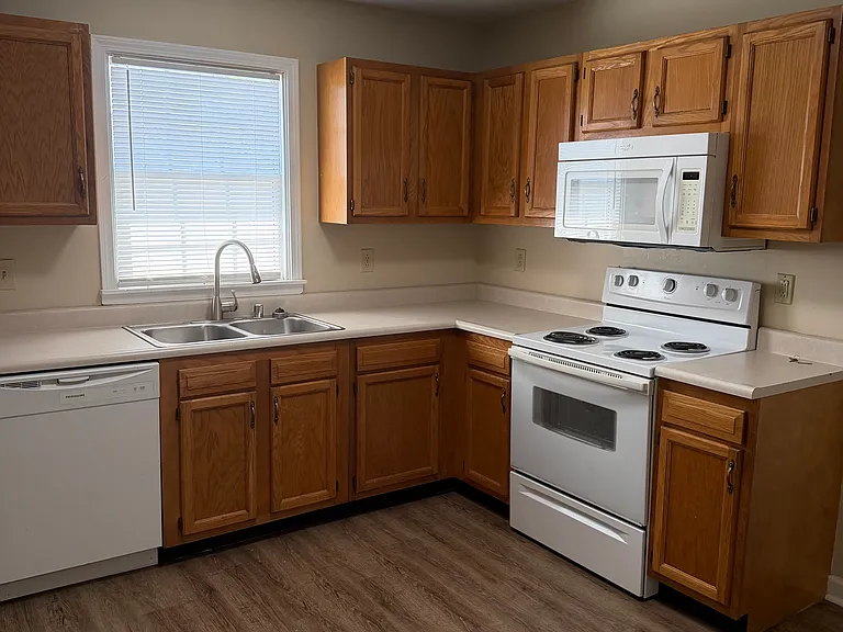 1071 E Lexington Ave #18 — Photo 2