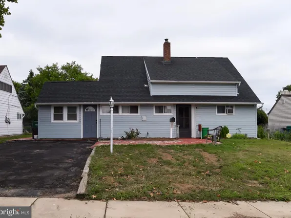 34 Red Maple Ln, Levittown, PA 19055