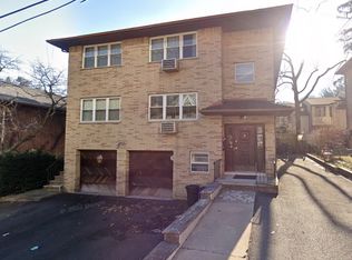 5 Hooks Ln APT 1, Edgewater, NJ 07020
