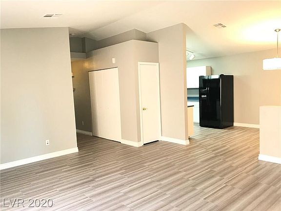 5th image of 2313 Shady Hill Ave