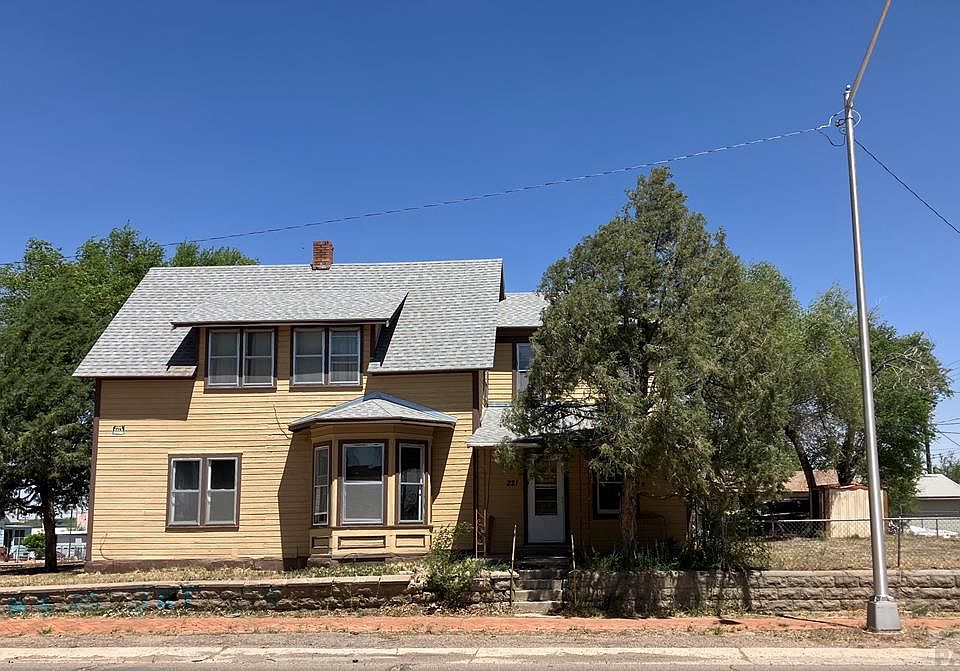 1st image of 221 Cimarron Ave