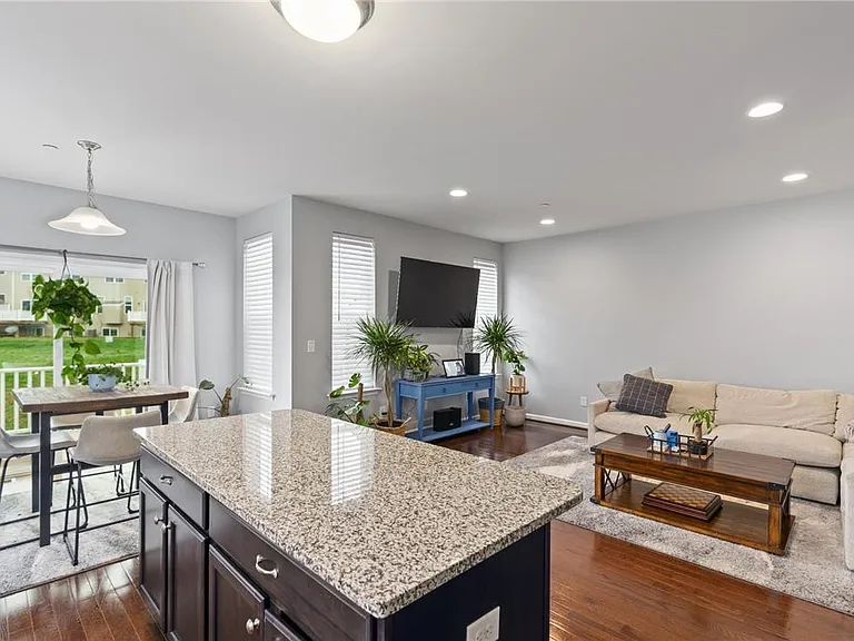 301 Redclover Ln — Photo 26