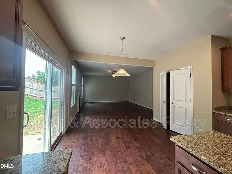 4 White Spruce Ct — Photo 22