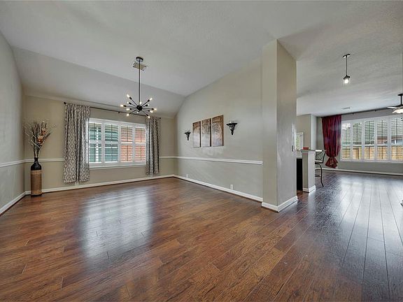 High ceilings, wood-grain laminate flooring and plantation s
