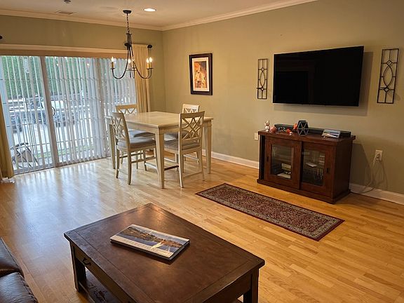 3rd image of 2109 Briarwood Vlg