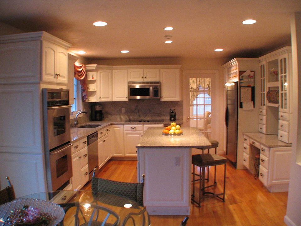  CHEF'S KITCHEN  WITH GRANITE COUNTERS