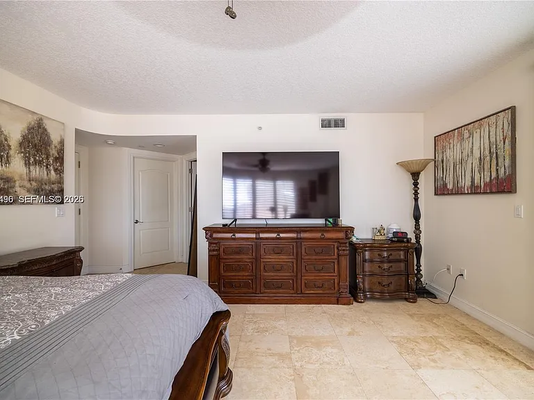 9 NE 20th Ave #201 — Photo 24