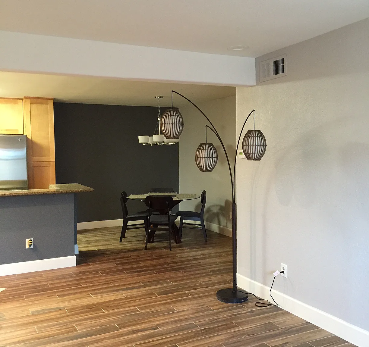 3 bed, 1096 sqft, $3,195 — Photo 3