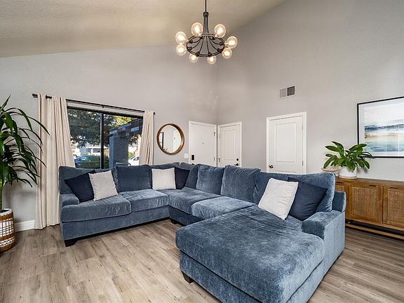 5th image of 8050 Willow Glen Ct