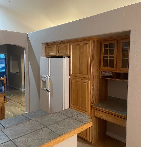 202 E Poppy Ln — Photo 3