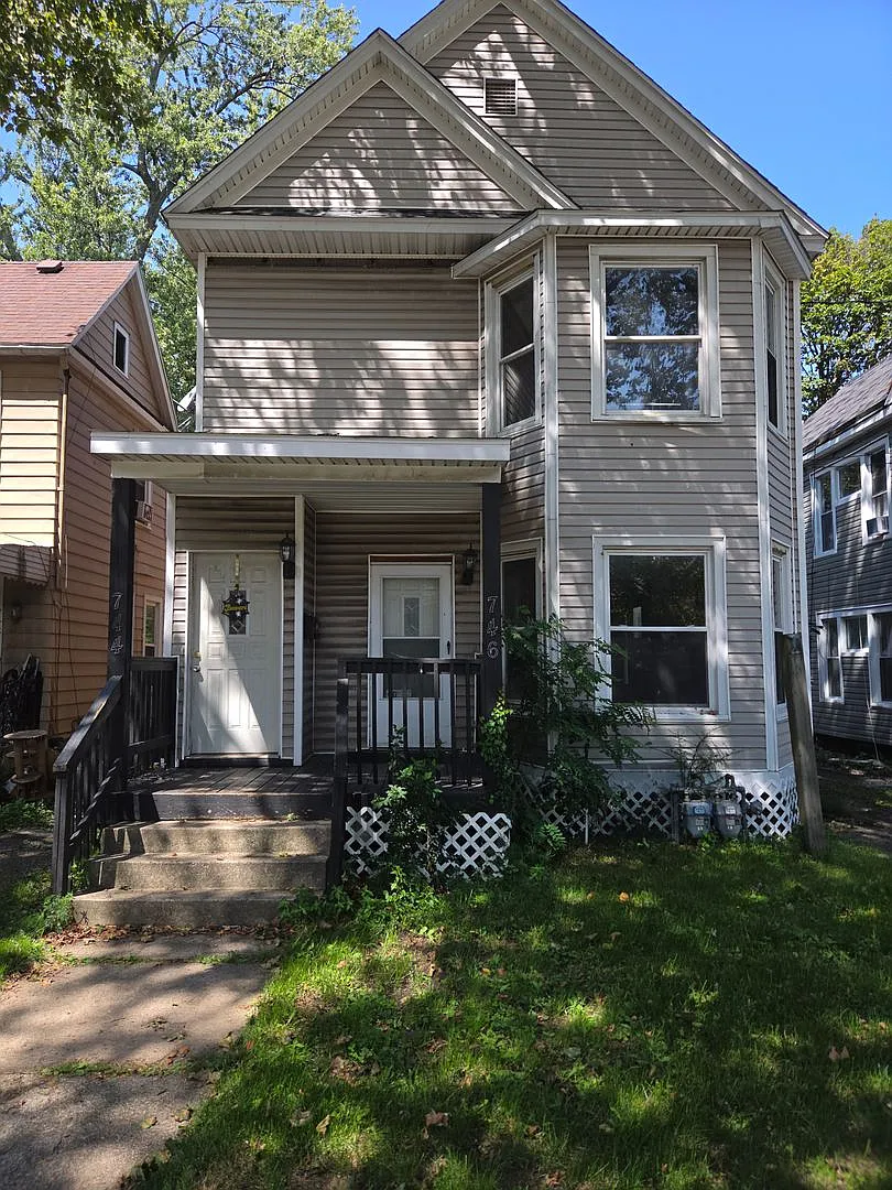 Lower 2 bedroom unit East Side — Photo 1