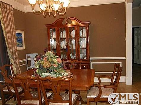 4th image of 340 Craig Cir