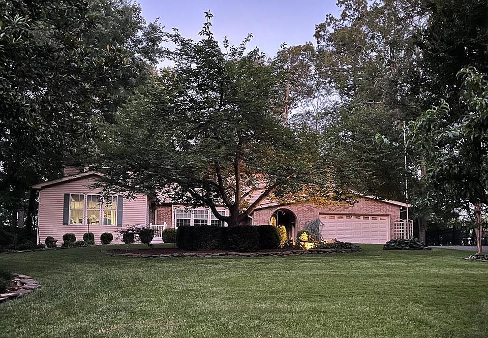 1st image of 3203 Riverview Dr