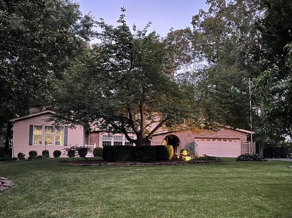 3203 Riverview Dr, Triangle, VA 22172