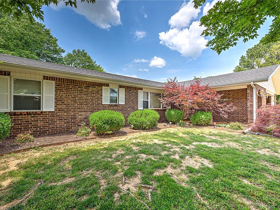 1st image of 214 Overhill Dr