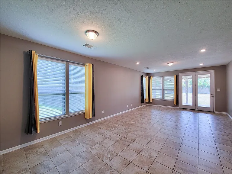 14202 Persimmon Woods Dr — Photo 2