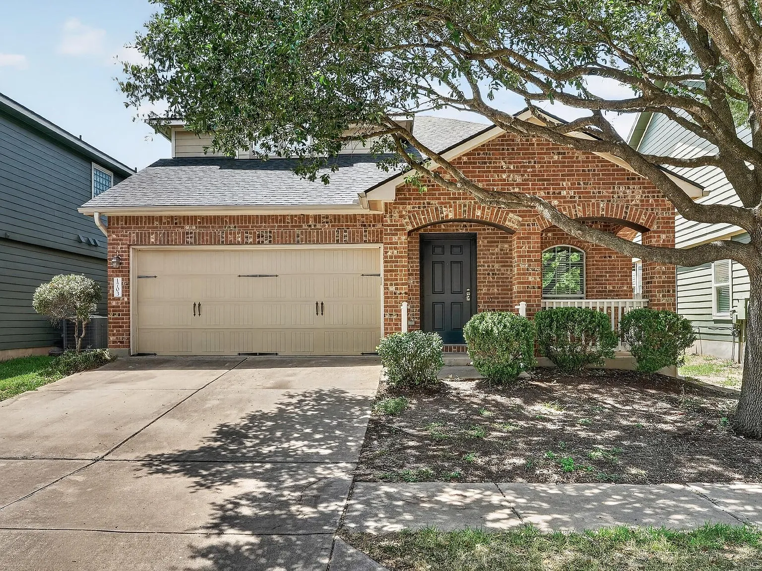 3 bed, 2.5 bath, 2019 sqft, $2,950 — Photo 1