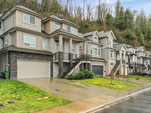 3rd image of 47024 Quarry Rd