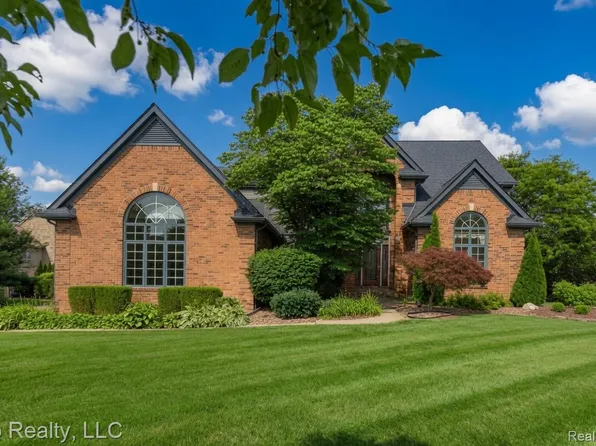 13838 Fawn Woods Ct, Plymouth, MI 48170