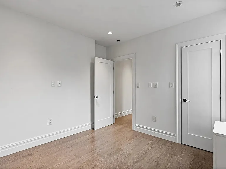 152 Thompson St #5C — Photo 7
