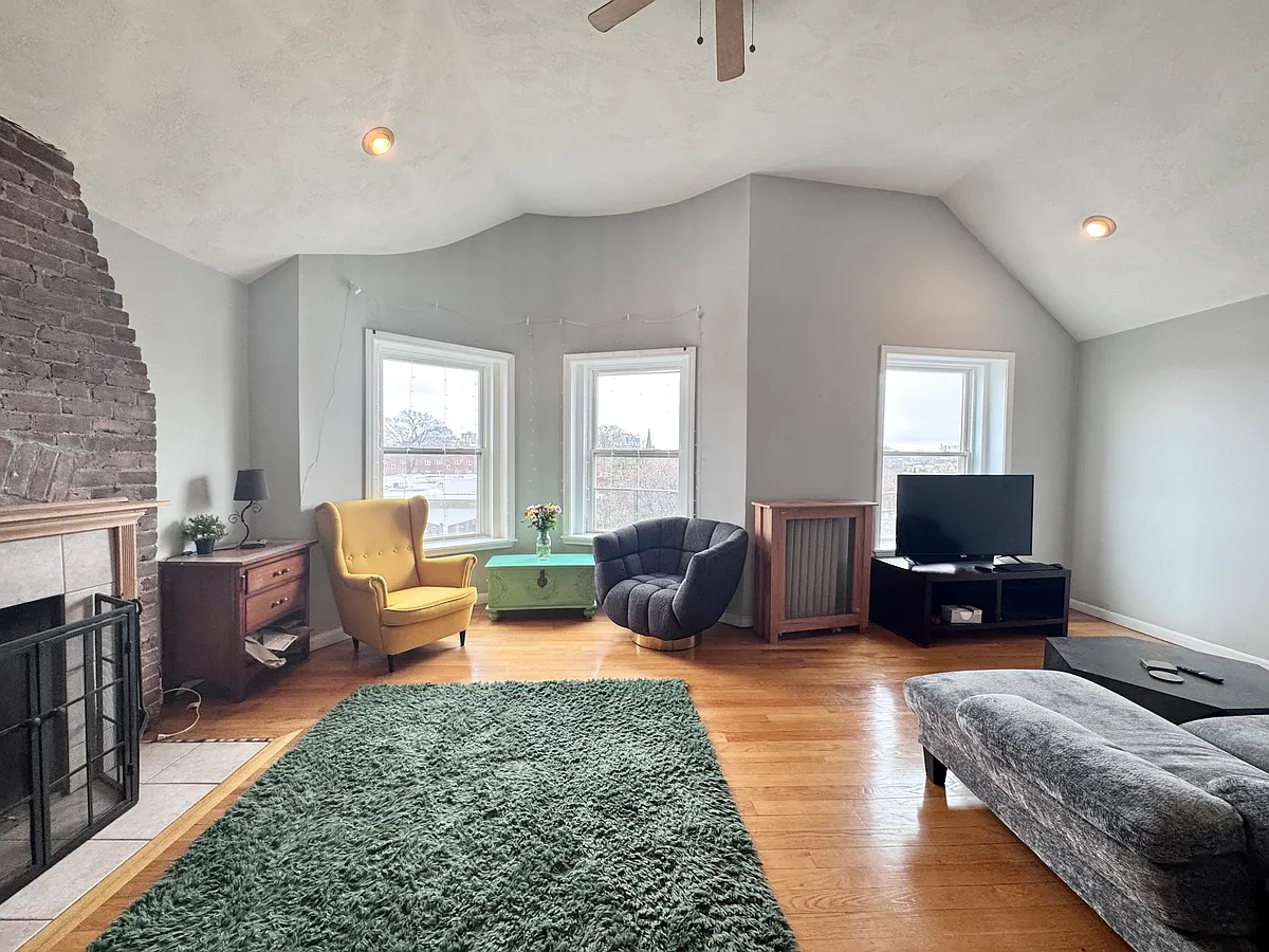 Building Photo - 154 Harvard St #7A