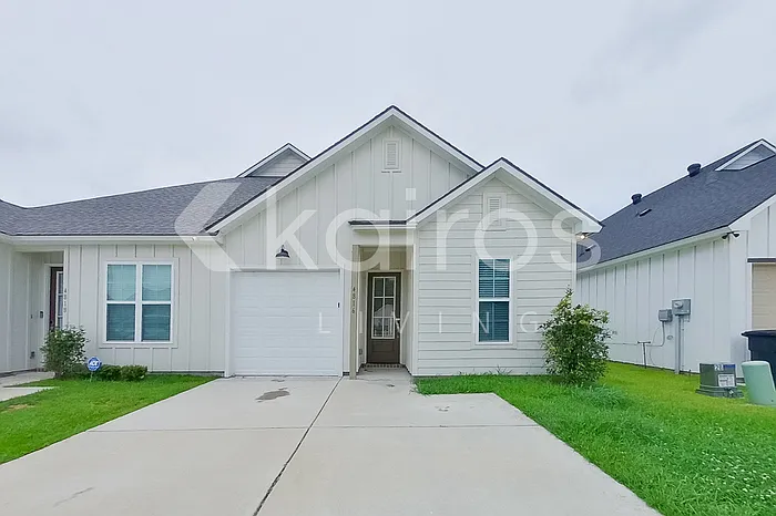 4816 W Dacha Ln — Photo 1