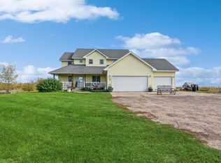 36875 Oriole Ave, Lindstrom, MN 55045