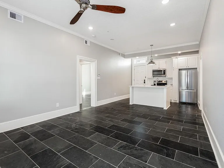 2401 Market St #101 — Photo 9