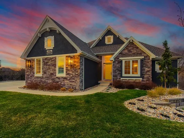 9422 Marion St, Lenexa, KS 66220
