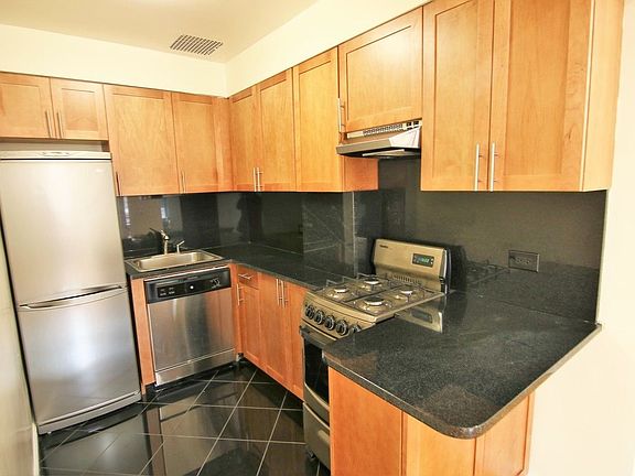 5th image of 32 W 75th St #3F