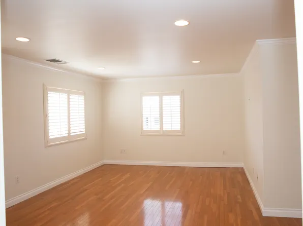 1513 N Altadena Dr, Pasadena, CA 91107