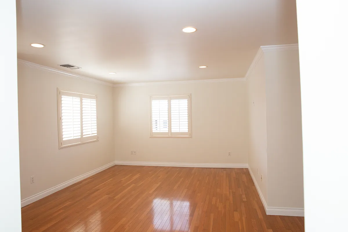 Photo 1 of 11 - 1513 N Altadena Dr - Pasadena, CA Living Room - 1513 N Altadena Dr