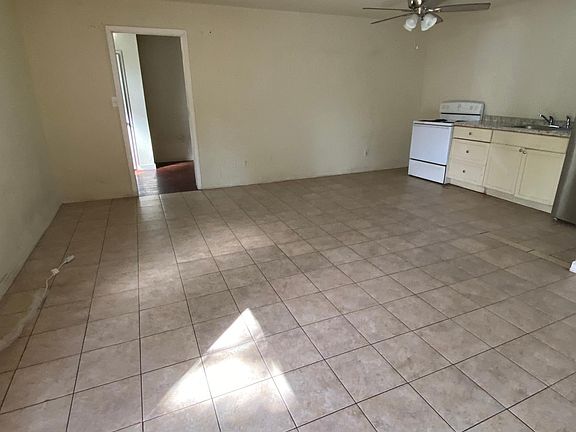 3rd image of 635 Center St
