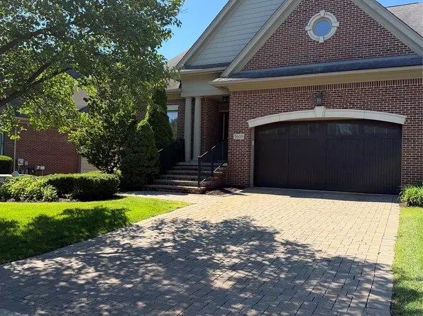5608 Pembrooke Xing, West Bloomfield, MI 48322