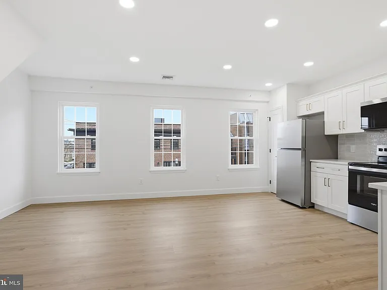 100 W Front St #2B — Photo 3