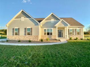 W275N6897 Florence Ct, Hartland, WI 53029