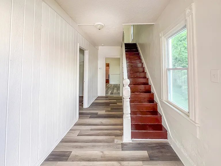 1005 Maplewood Ave — Photo 9