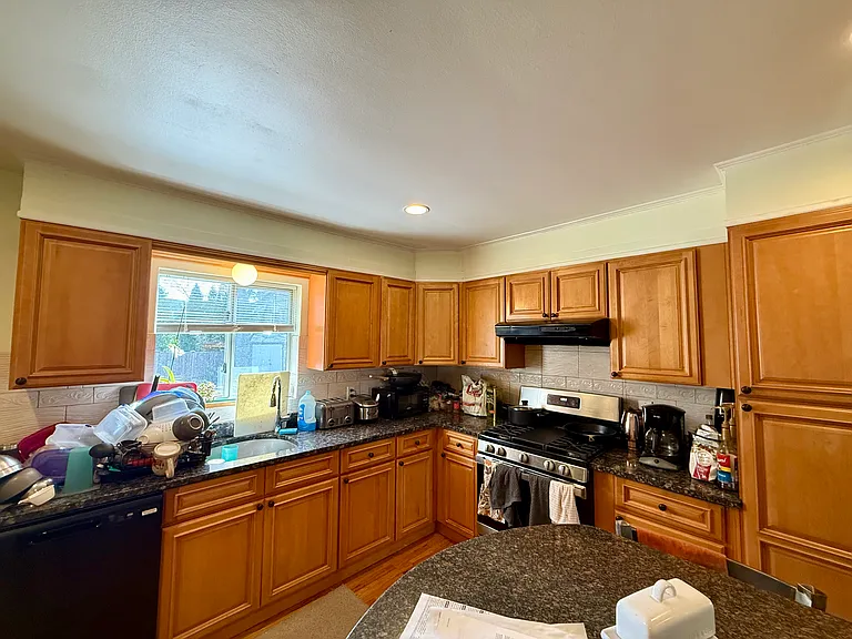 18 Pine St #1 — Photo 4