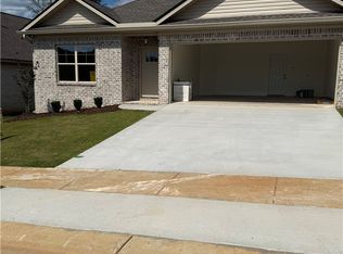 445 Creek Side Loop Rd, Tuscaloosa, AL 35404