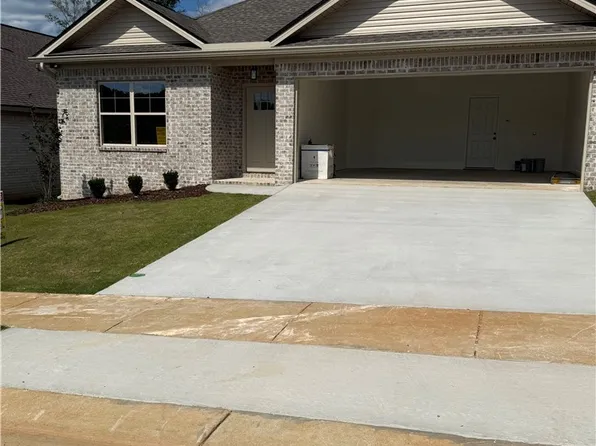 445 Creek Side Loop Rd, Tuscaloosa, AL 35404