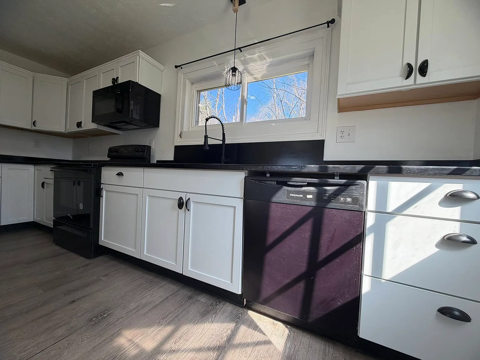 3 bed, 1080 sqft, $1,500 — Photo 4