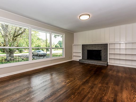 4th image of 4019 Longwood Dr