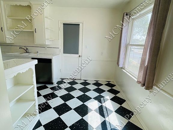 3rd image of 5761 San Vicente Blvd #1