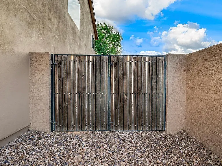 2446 S Sorrelle — Photo 2